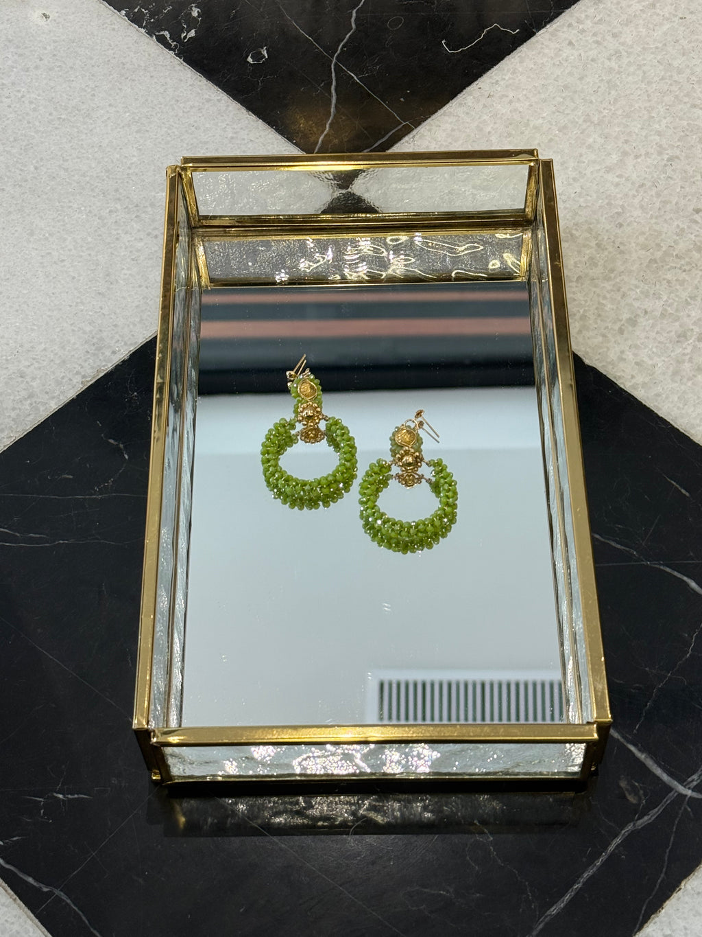 ARETES APPLE