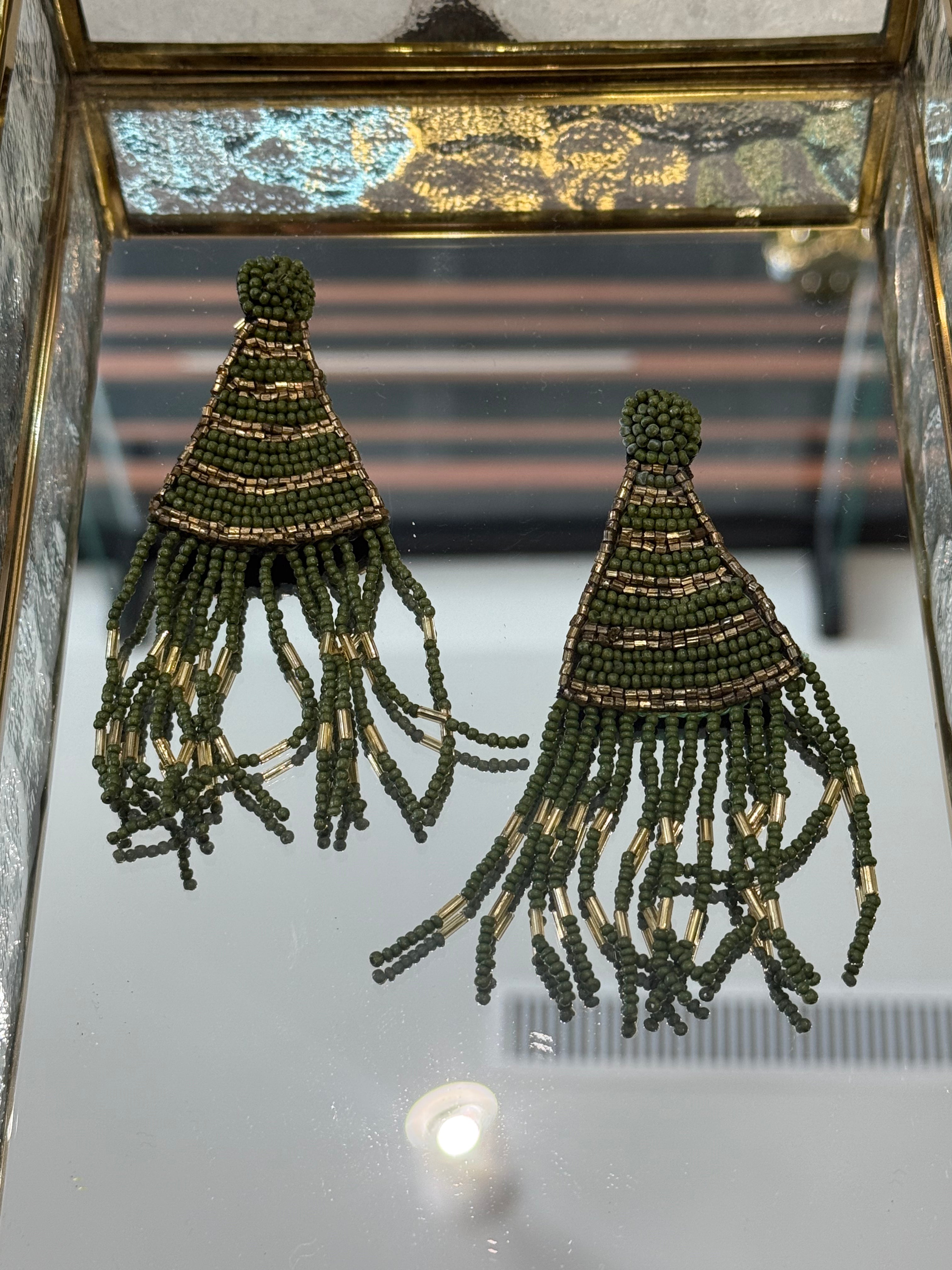 ARETES ELLA